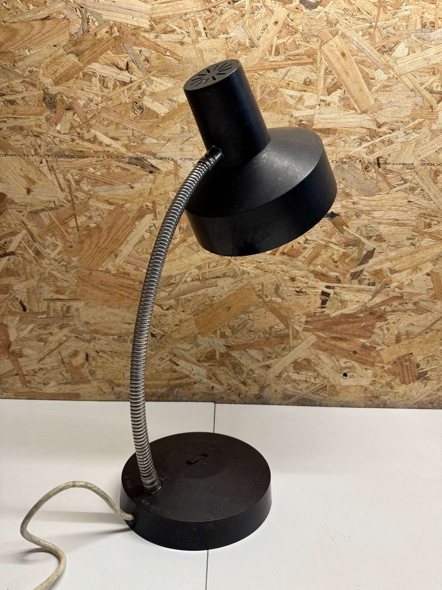 Lampada da Tavolo Vintage in Bachelite – Elektrosvit Anni ’50 (Cecoslovacchia)