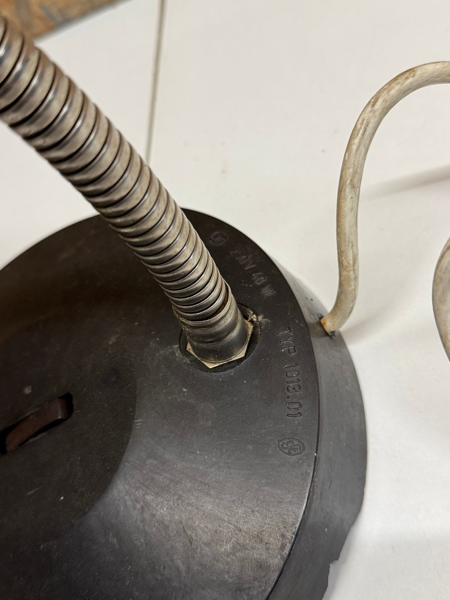 Lampada da Tavolo Vintage in Bachelite – Elektrosvit Anni ’50 (Cecoslovacchia)